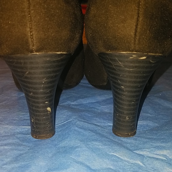 Loved COMFY black slip on booties. - Picture 4 of 7